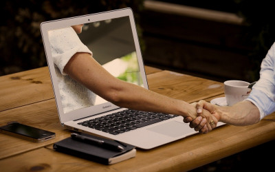 4 Ways To Make Your First Art Sale Online
